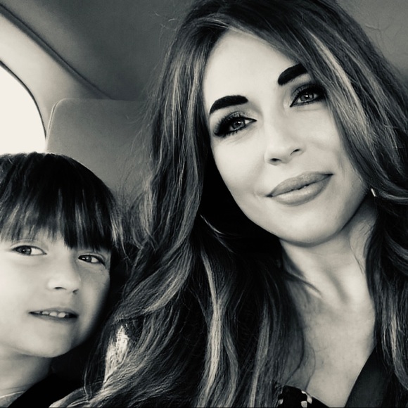 Meet your Posher, Laura - Picture 3 of 4